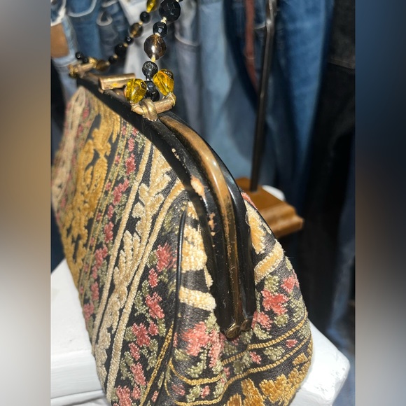 Vintage TAPESTRY carpet bag Fuzzy Velvet Floral beaded top handle frame bag - Picture 4 of 8